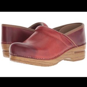 LIKE NEW Dansko Professional Clog Coral Wax Burnished 38